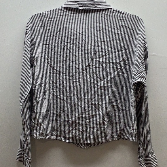 Wild Fable Size Small Monochrome Striped Shirt. Preloved - Picture 5 of 7